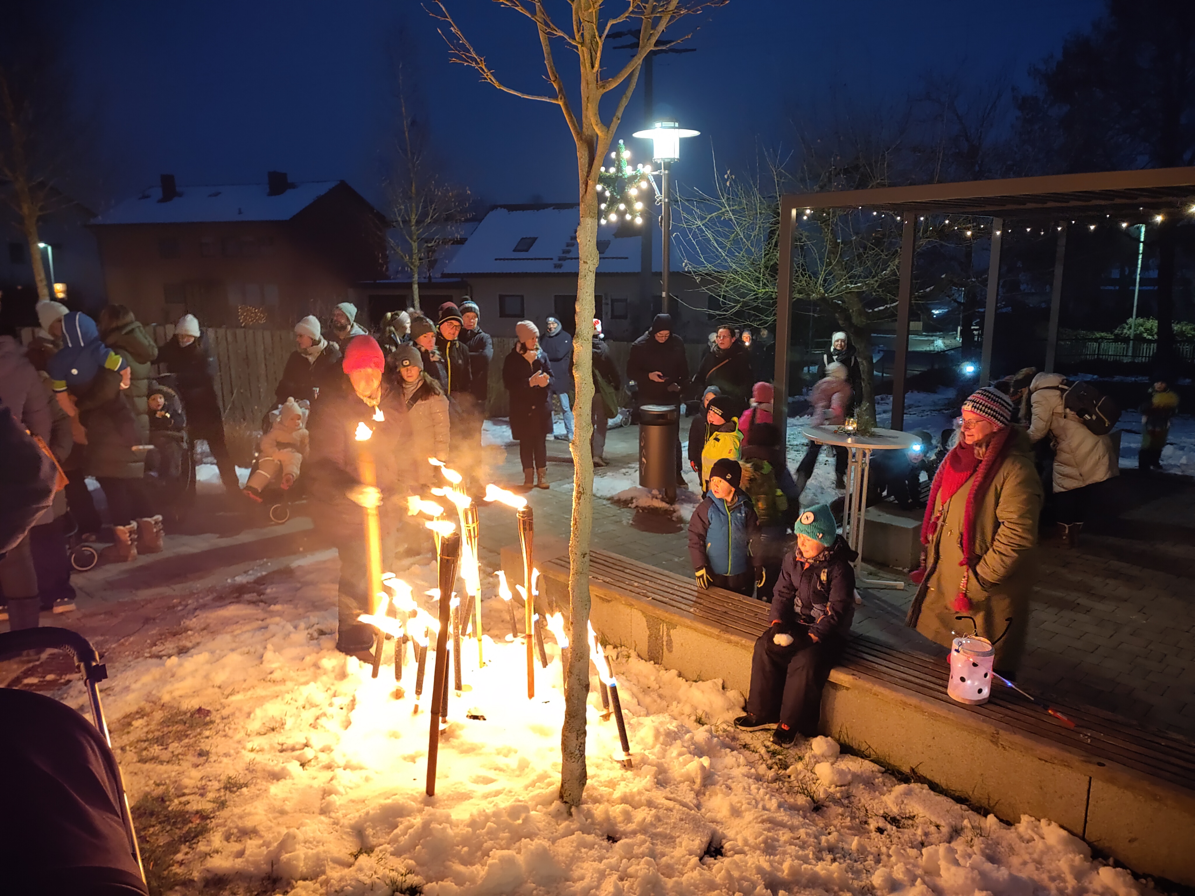 SGH-Kinder werden vom Nikolaus besucht